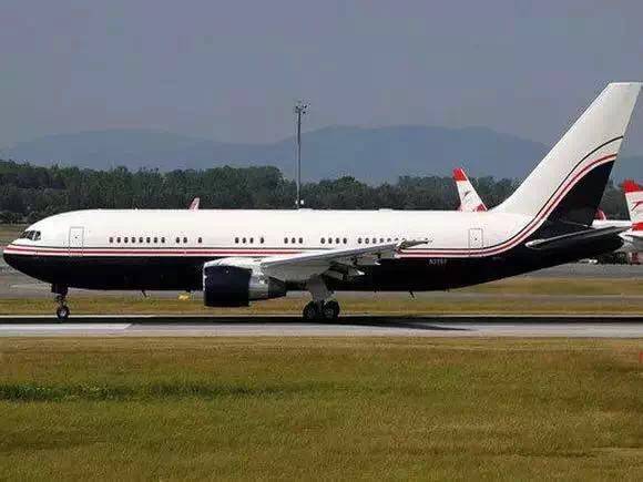 星空官网登录-
穷玩车富玩表 顶级富豪开飞机：盘货全球五大奢华私人飞机(图4)