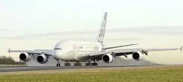 星空官网登录-
穷玩车富玩表 顶级富豪开飞机：盘货全球五大奢华私人飞机(图6)