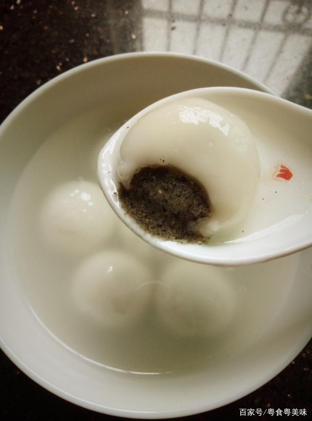 由捕鸠鸟演变而来的古越敬老赠杖作者:未知2014-10-1115:18:53来源:收藏快报 青铜鸠杖于1990年在绍兴“xingkong.com”(图2) 由捕鸠鸟演变而来的古越敬老赠杖作者:未知2014-10-1115:18:53来源:收藏快报 青铜鸠杖于1990年在绍兴“xingkong.com”(图2)