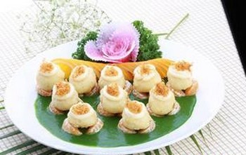 星空体育官网：漯河市教育局组织系统党员干部到伊坪小学烈士纪念馆开展主题教育活动(图1)