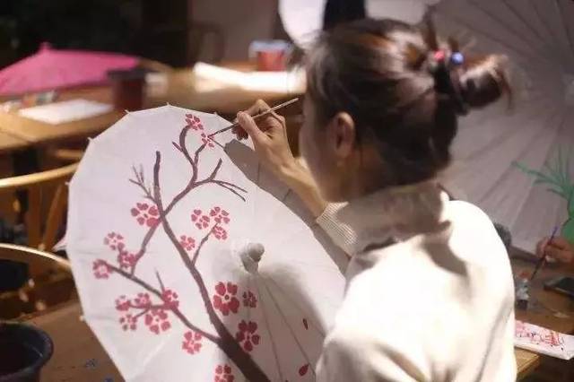 星空官网登录|郑州经开区滨河第一小学举行“晒晒我家的春天”植树节活动(图2) xingkong体育官网登录