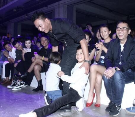 违规却不用受罚?皇马00后新星享特殊优待 成下一个厄德高?-星空体育官网(图3) 违规却不用受罚?皇马00后新星享特殊优待 成下一个厄德高?-星空体育官网(图3)