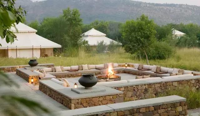 淅川马蹬二小：送教下乡老师在坚持【星空官网登录】(图1)